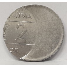 INDIA 2005 . TWO 2 RUPEES COIN . ERROR . 60% OFF CENTRE MIS-STRIKE